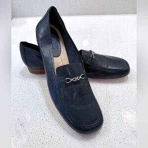 Trotters Navy Leather Slip-On Loafers with Silver Accents - Excellent Condition